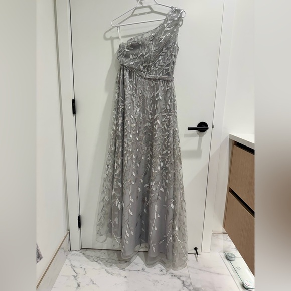 NWOT Silver One-Shoulder Prom/Formal Dress - Picture 5 of 5